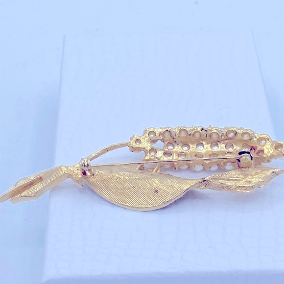 Vintage Textured Brushed Gold Toned Leaf/ Faux Pearl Brooch 3” Long  By 1” Wide - Picture 2 of 4